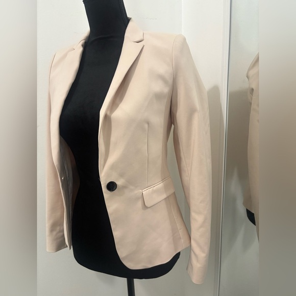 H&M Women's Blazer in Light Beige. NWOT - Picture 2 of 7